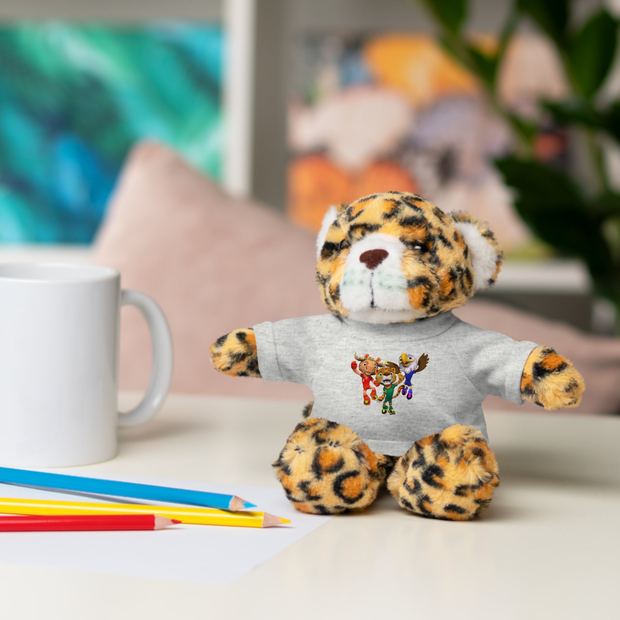 Adorable animal de peluche con camiseta personalizada, regalo tierno para niños.